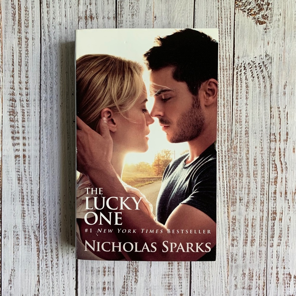 The Lucky One Nicholas Sparks Contemporary Romance Paperback